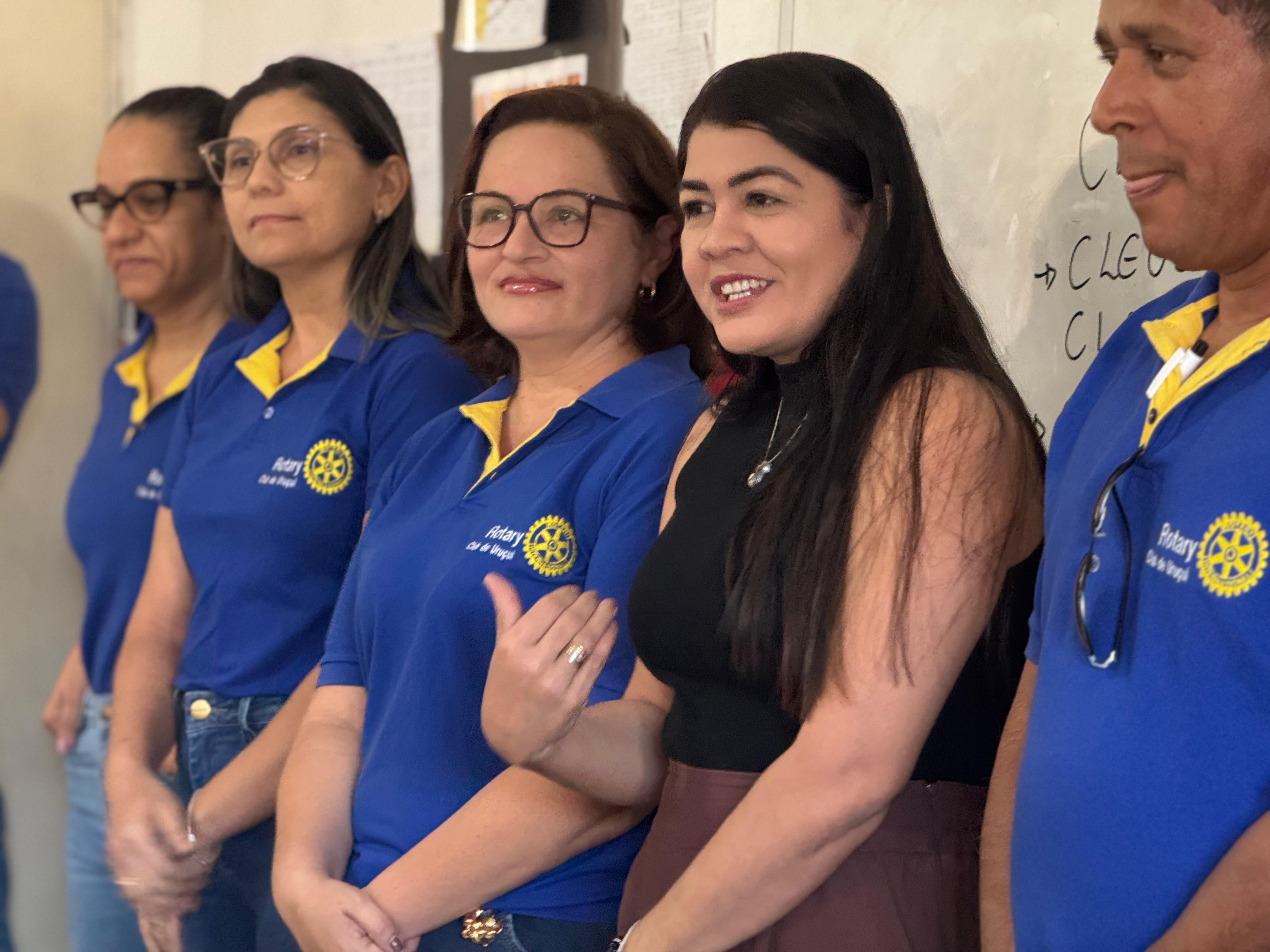 Rotary realiza doação de kits escolares