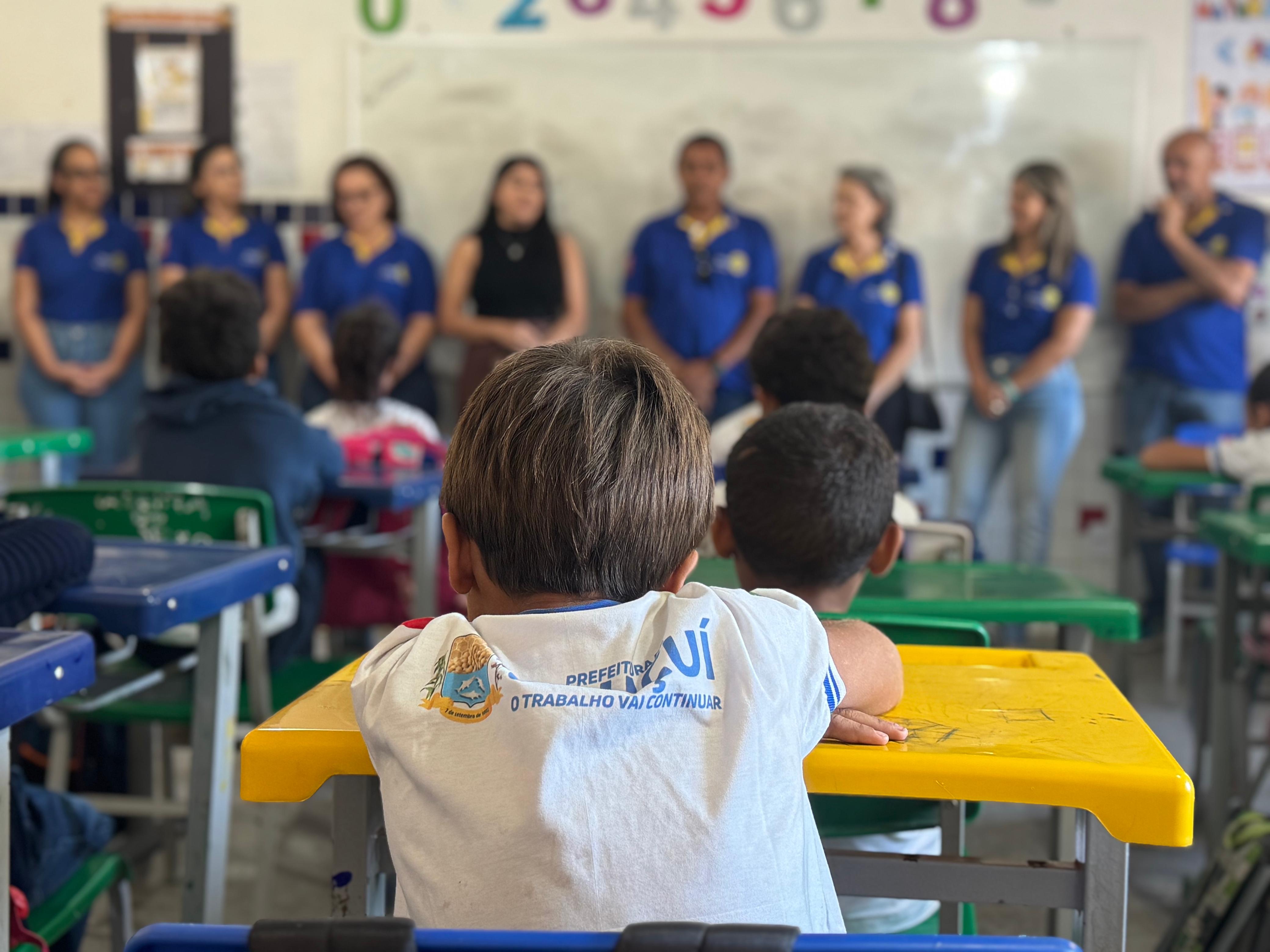 Rotary realiza doação de kits escolares